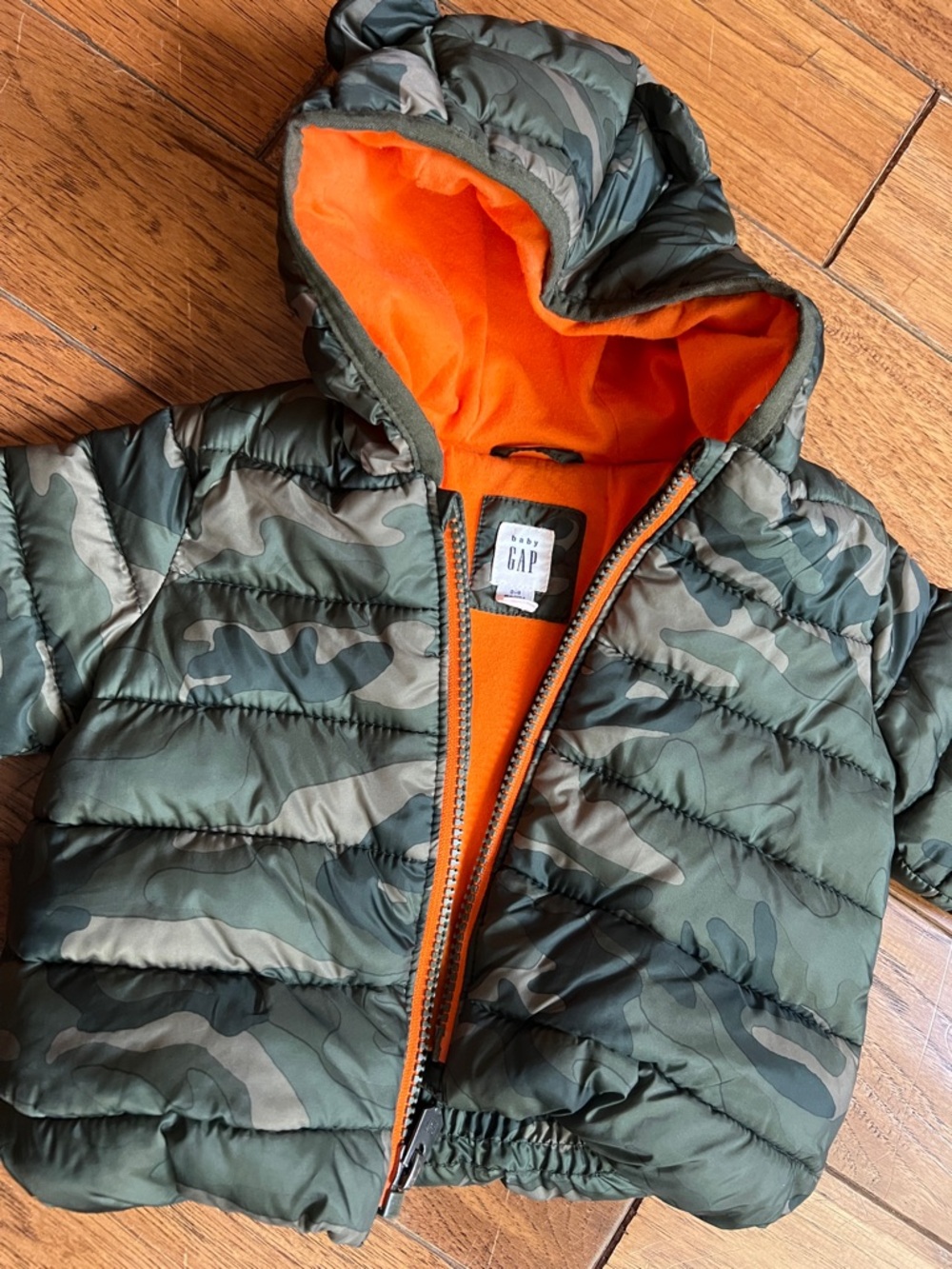GAP Kids Green Camo Puffer Jacket with Orange Lining - Picture 3 of 3